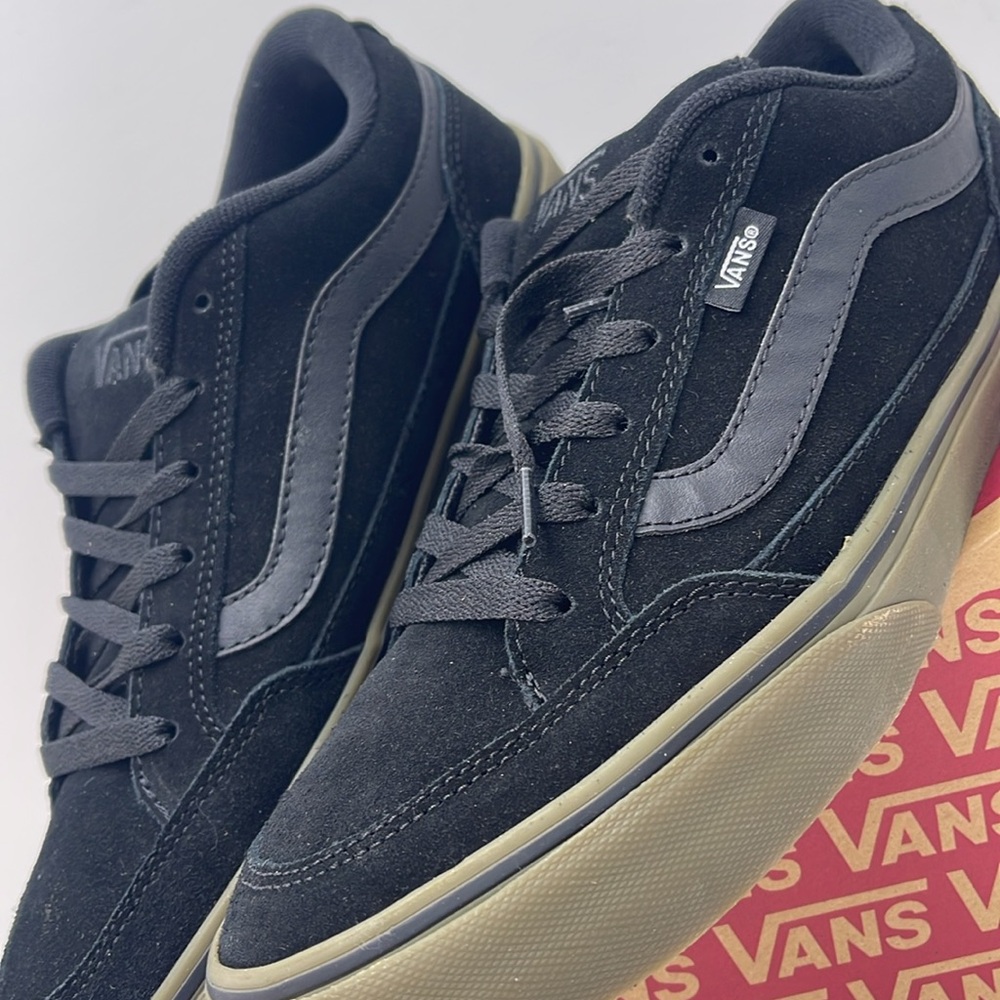 Vans Women’s Bearcat
Black/Dark Gum
VN000DT239L
Sneakers - Picture 7 of 16